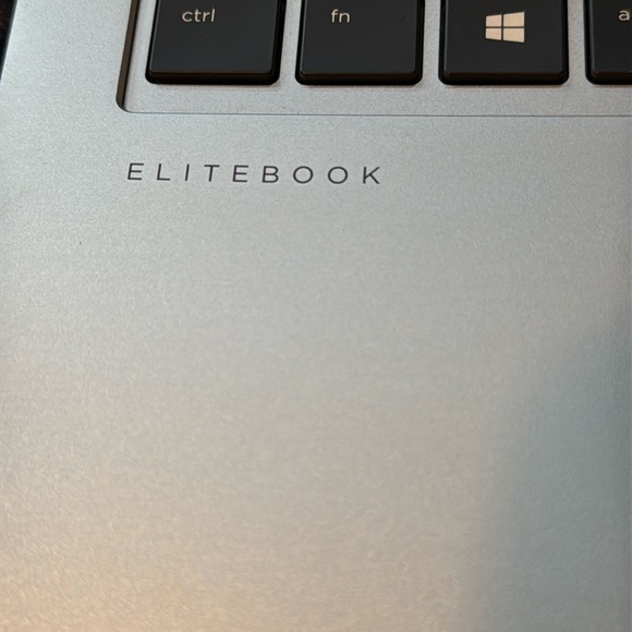 Hp elitebook 745 g6 14” laptop 250 gb memory, factory mode and like brand new - Picture 4 of 15